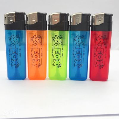 재충전 가능한 전기 가스 라이터와 함께 다채로운 플라스틱 담배 상자 1 조각 미니. 주문